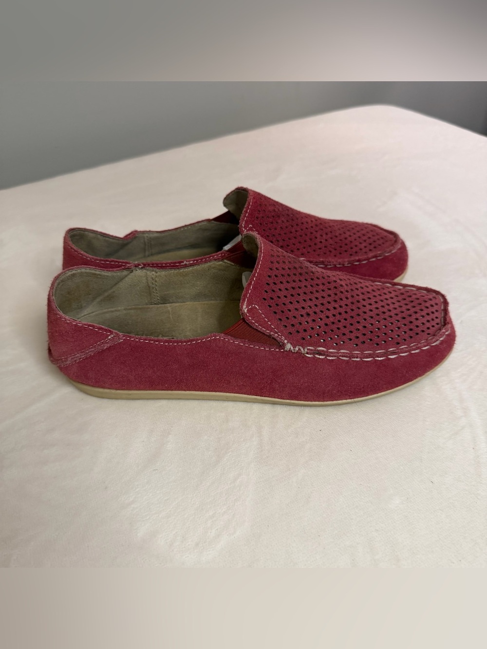 OluKai Nohea Perf Women’s Pink Suede Slip-On Loafers Size 8.5